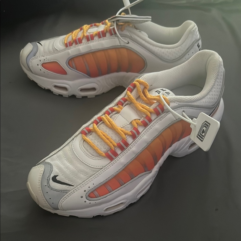 Women’s Nike Max Air White and Orange Athletic Shoes - Picture 5 of 9